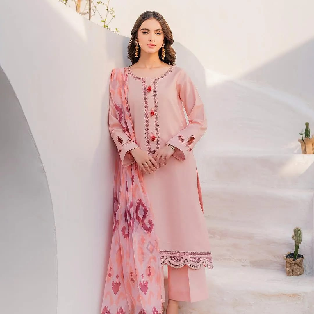 Women Embroidered Suit – Pink Dhanak Wool Dupatta 3 Pcs