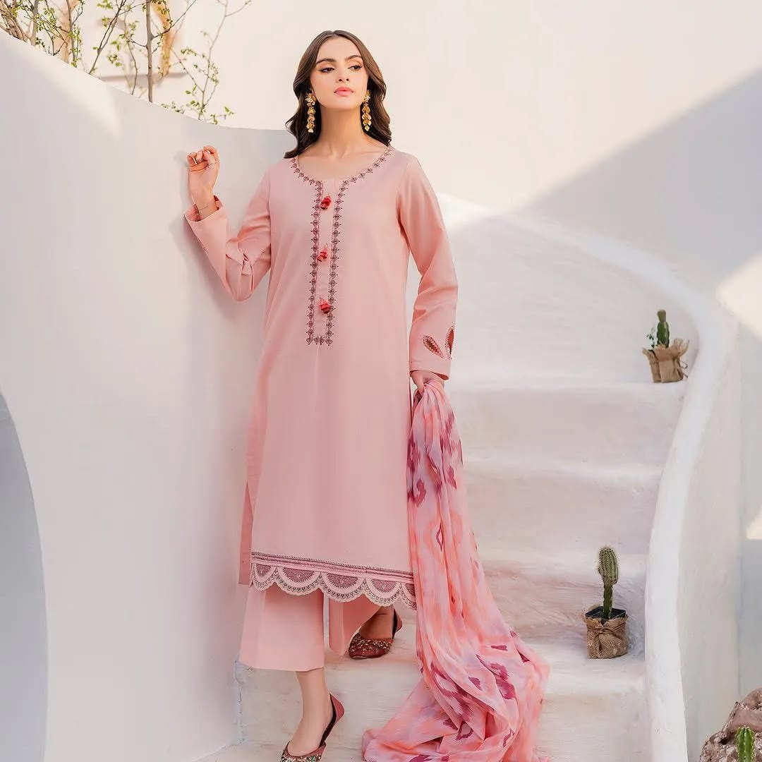 Women Embroidered Suit – Pink Dhanak Wool Dupatta 3 Pcs